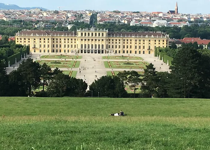 Проживання в сім'ї Schoen Wohnen Naehe Schoenbrunn *